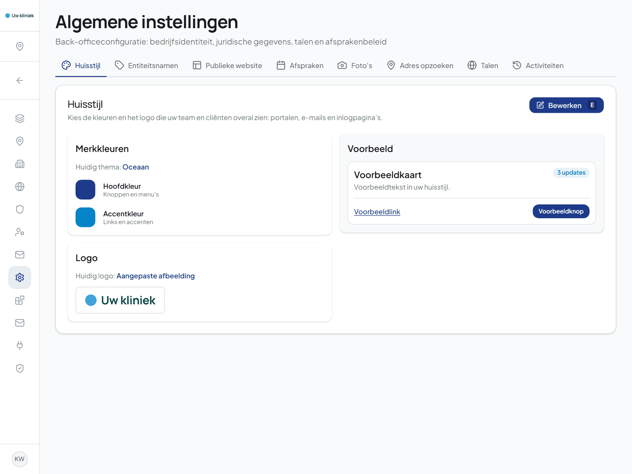 De configuratiepagina van Praxium, met de merkkleuren, het logo en de talen van de kliniek